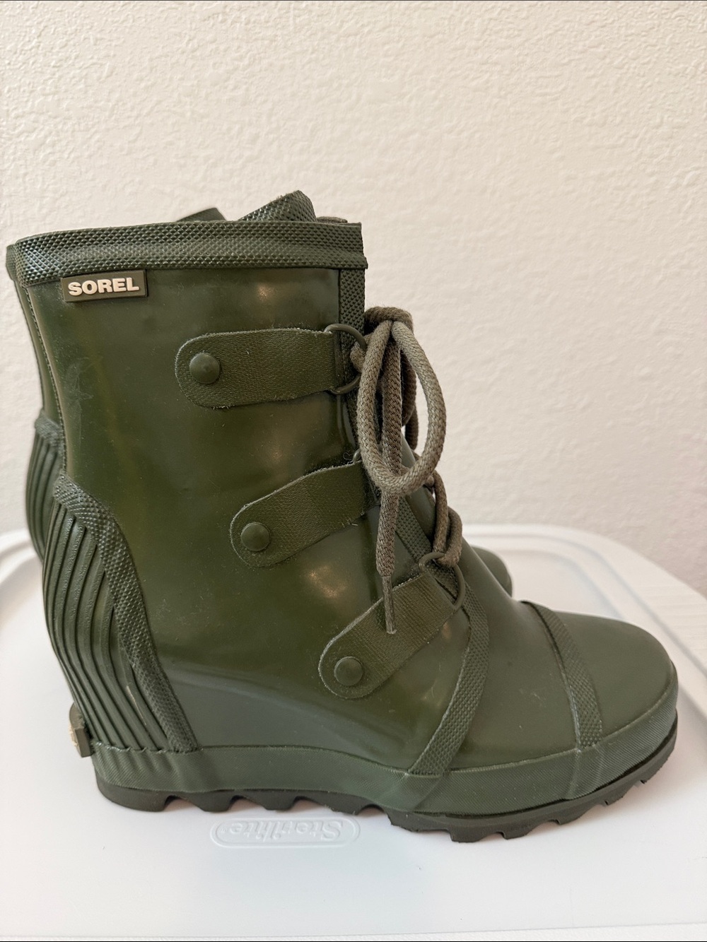 Sorel Women's Olive Green Lace-Up Waterproof Wedge Boot
